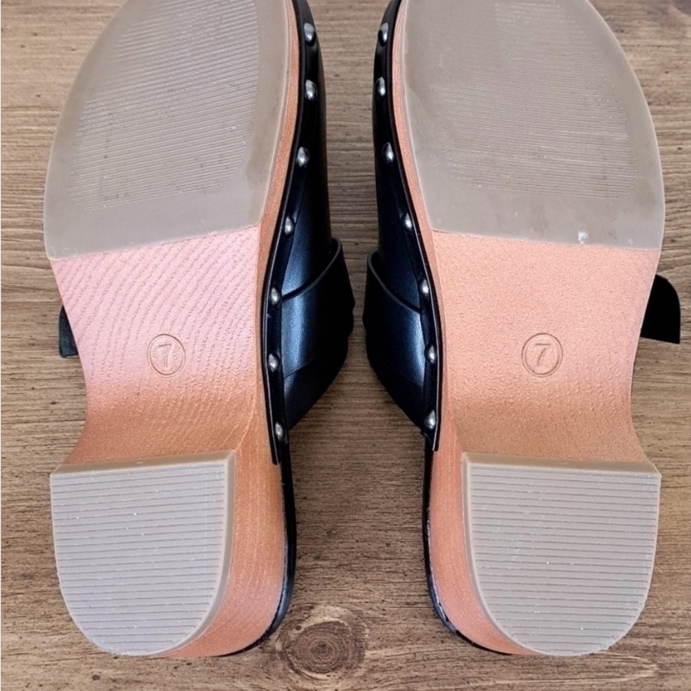 Black leather clogs with studded detail - Picture 2 of 6